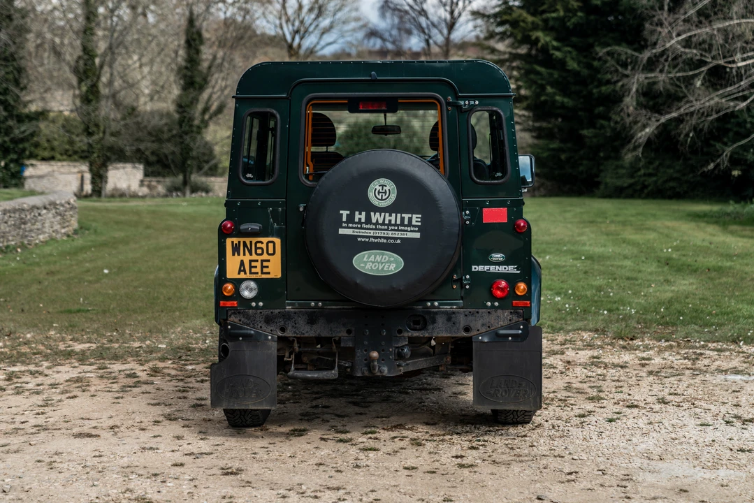 2010 Land Rover Defender 90 - Image 7 of 31