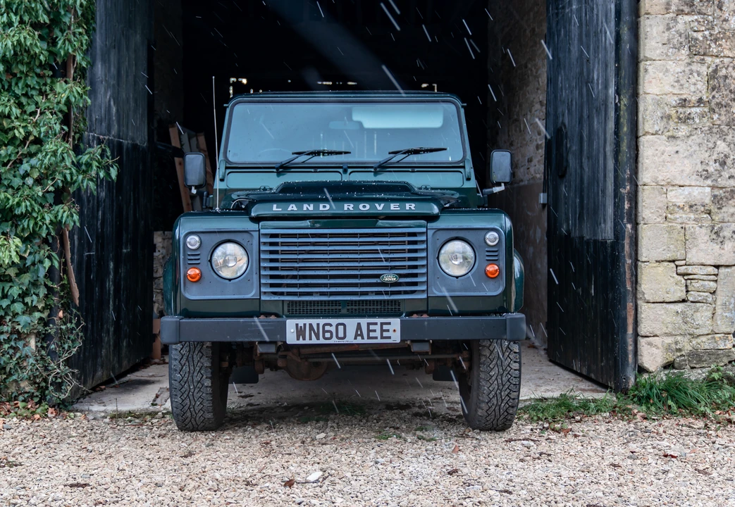 2010 Land Rover Defender 90 - Image 23 of 31