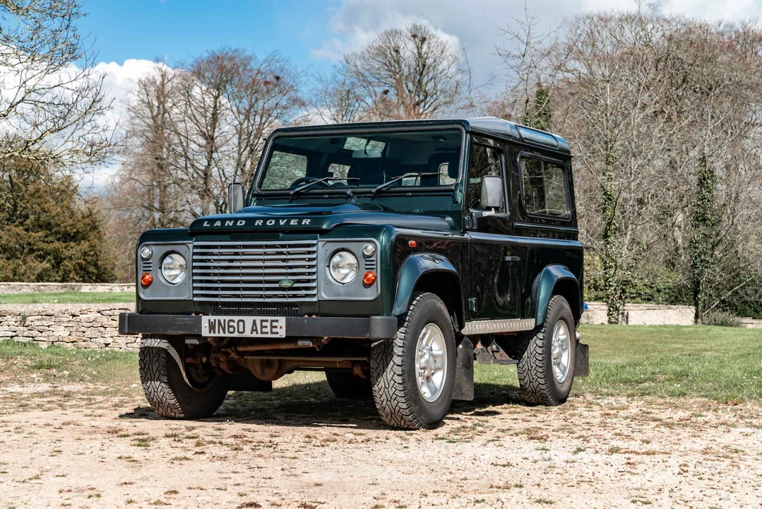 2010 Land Rover Defender 90 - Image 4 of 31