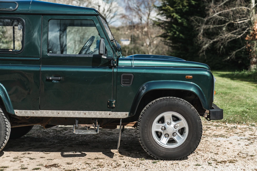 2010 Land Rover Defender 90 - Image 25 of 31