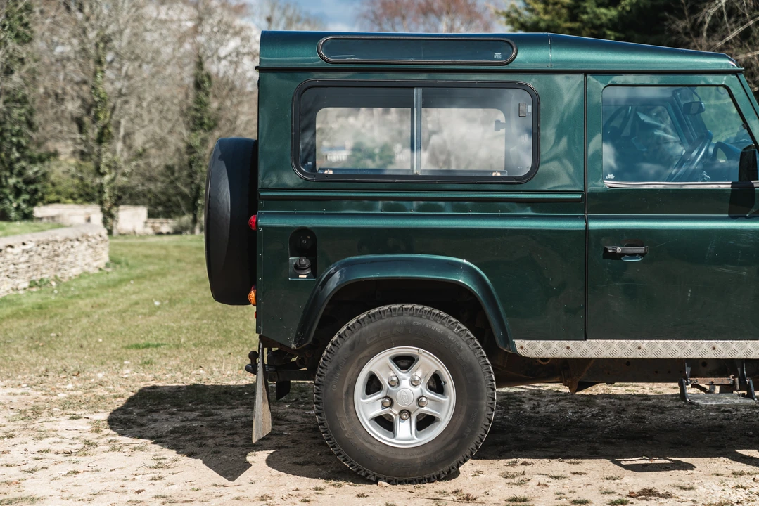 2010 Land Rover Defender 90 - Image 24 of 31