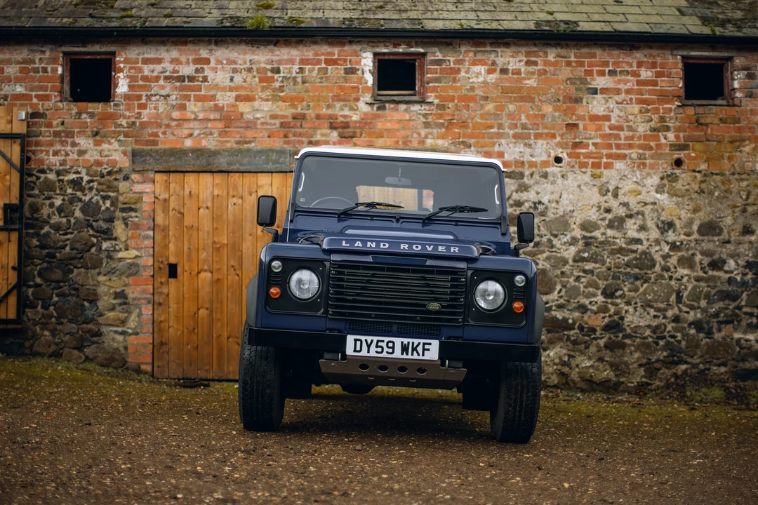 2010 Land Rover Defender 90 - Image 4 of 31