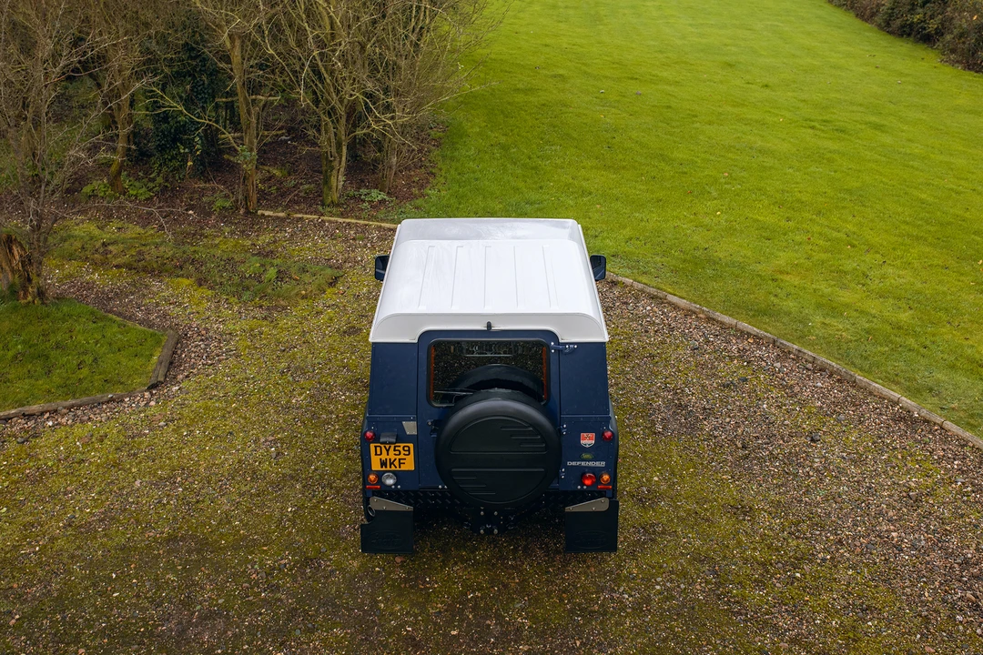 2010 Land Rover Defender 90 - Image 11 of 31