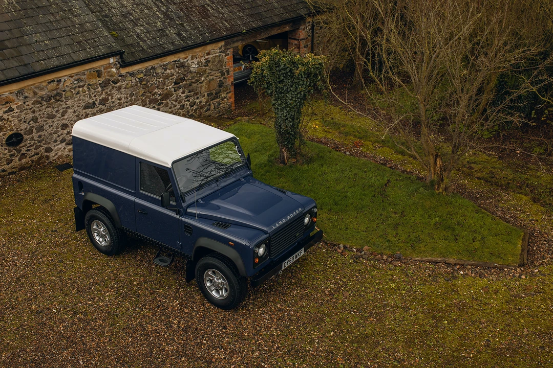 2010 Land Rover Defender 90 - Image 13 of 31