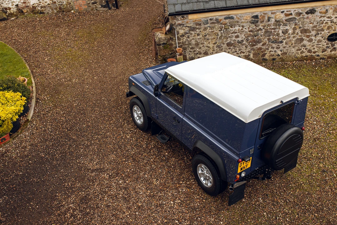 2010 Land Rover Defender 90 - Image 20 of 31