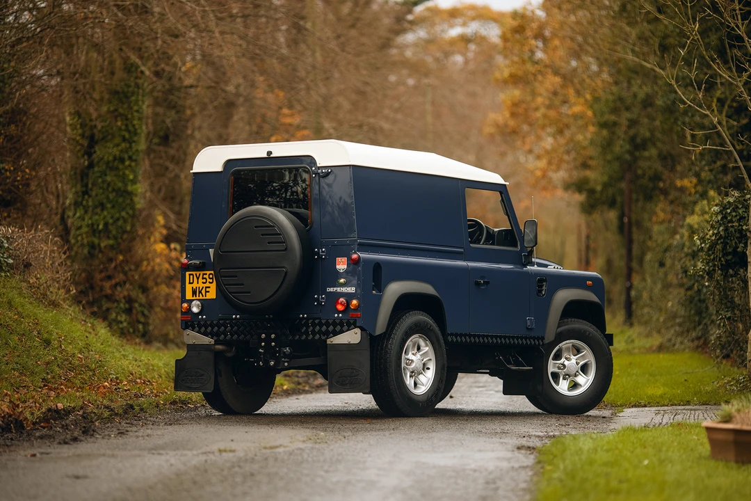 2010 Land Rover Defender 90 - Image 24 of 31