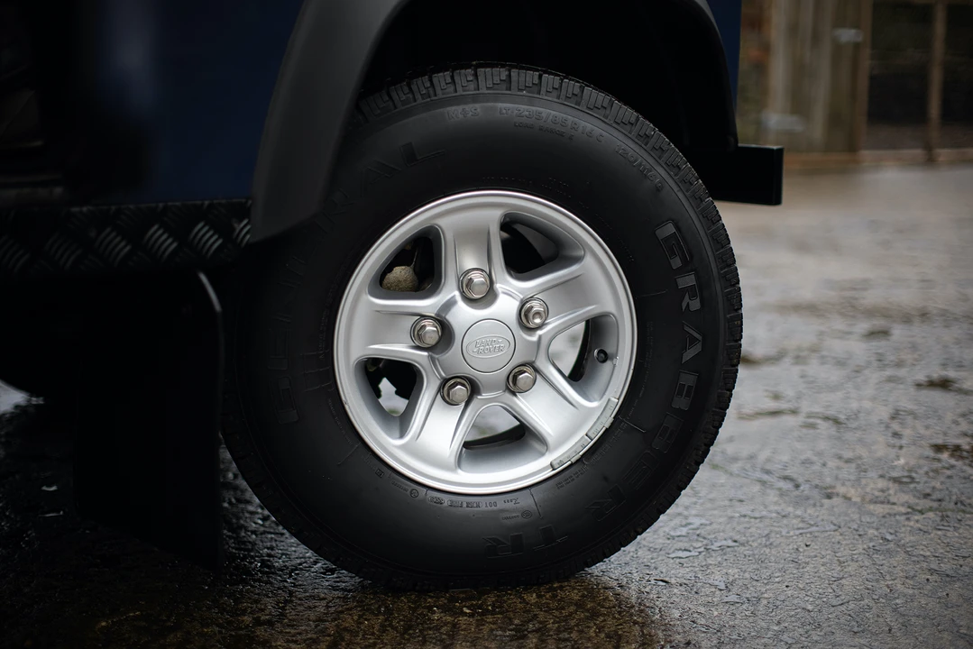 2010 Land Rover Defender 90 - Image 28 of 31