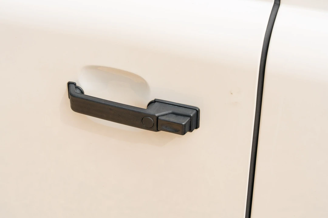 2010 Land Rover Defender 90 - Image 26 of 31