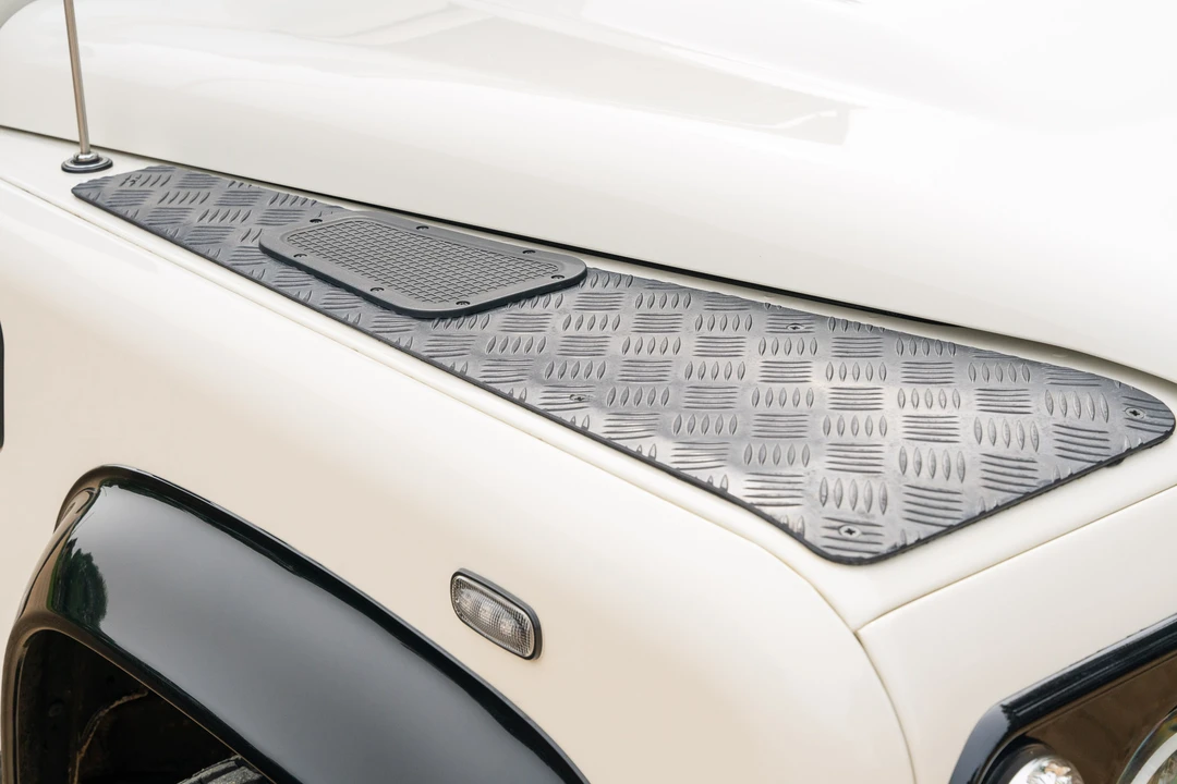 2010 Land Rover Defender 90 - Image 22 of 31