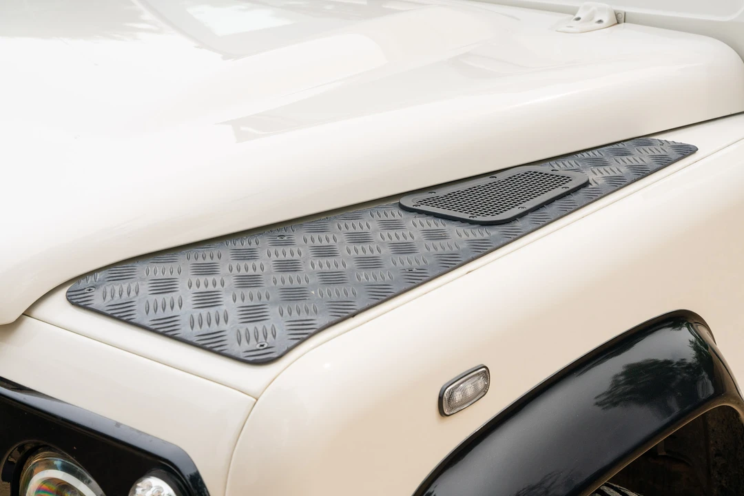 2010 Land Rover Defender 90 - Image 23 of 31