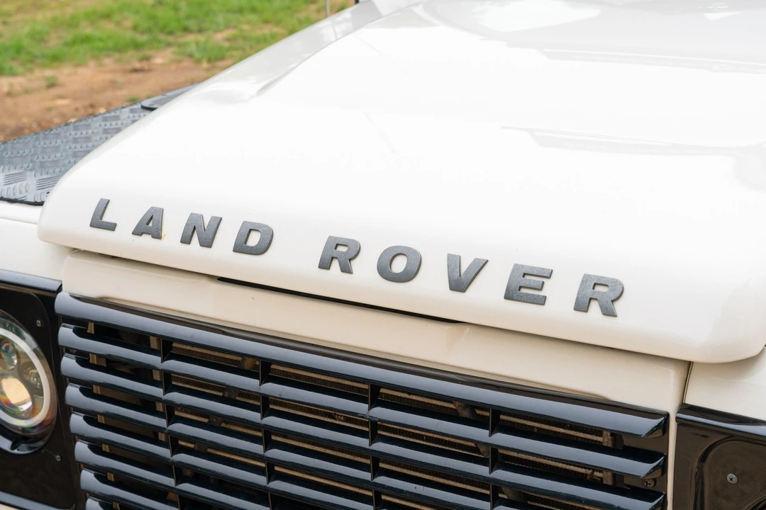 2010 Land Rover Defender 90 - Image 24 of 31