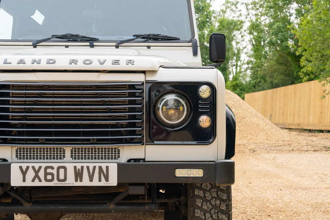 2010 Land Rover Defender 90 - Image 21 of 31