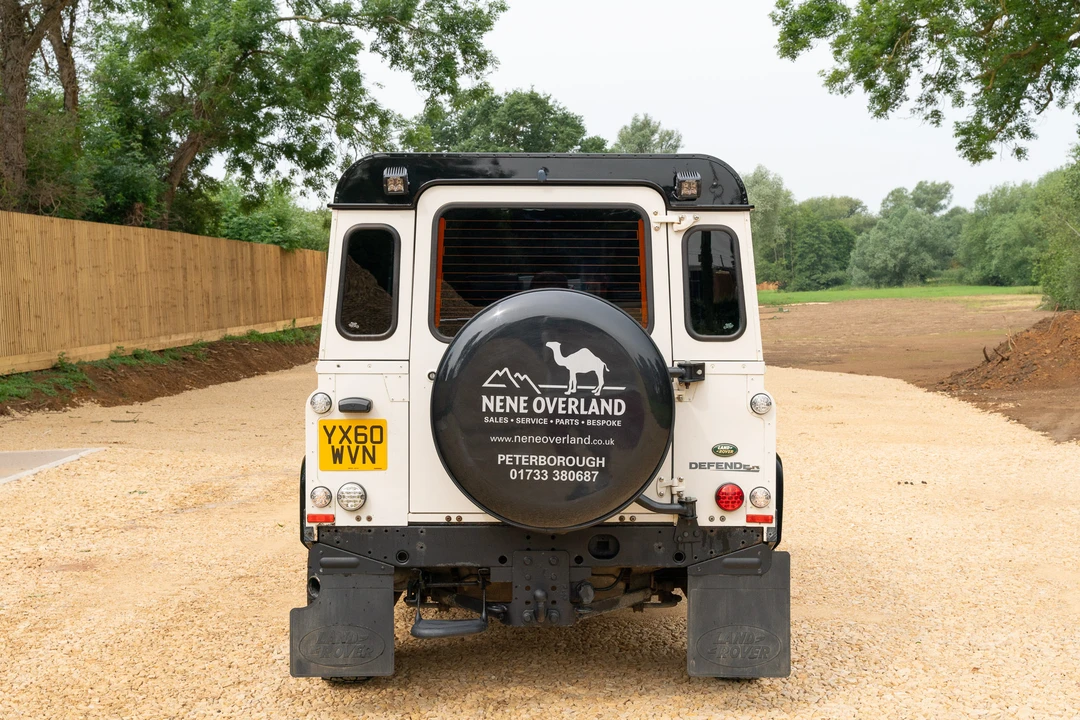 2010 Land Rover Defender 90 - Image 7 of 31