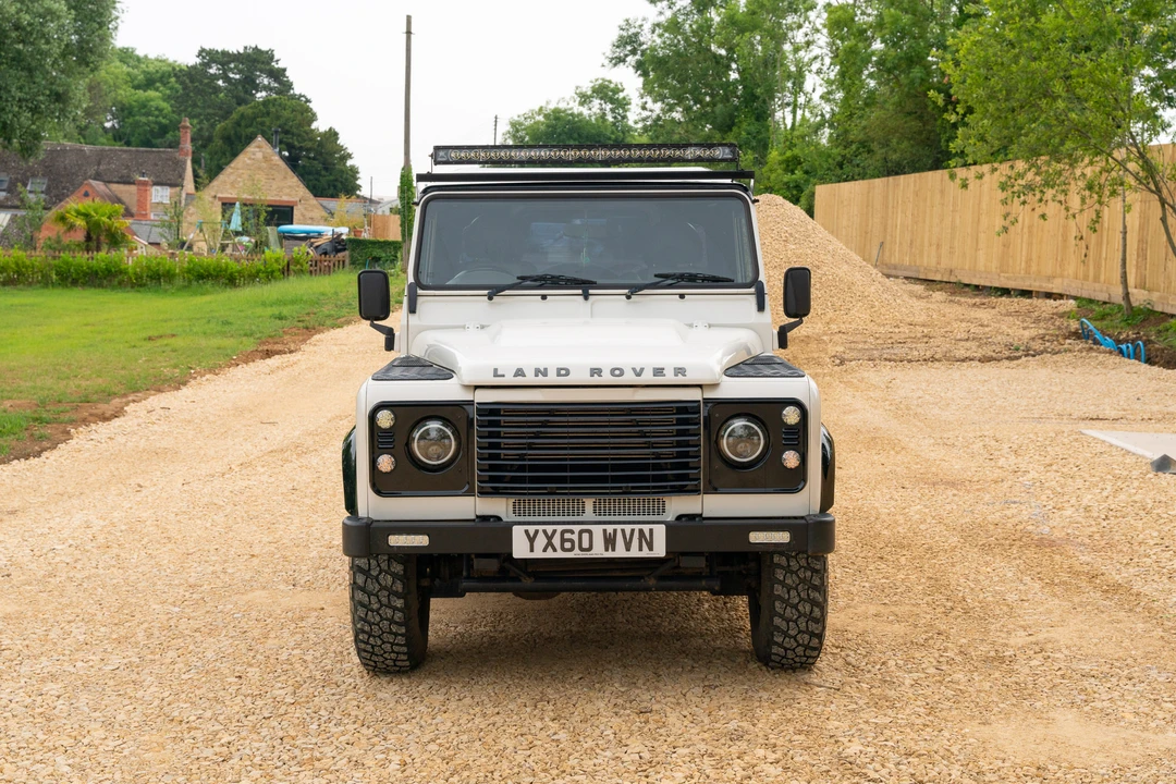 2010 Land Rover Defender 90 - Image 3 of 31