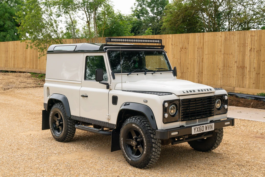 2010 Land Rover Defender 90 - Image 4 of 31