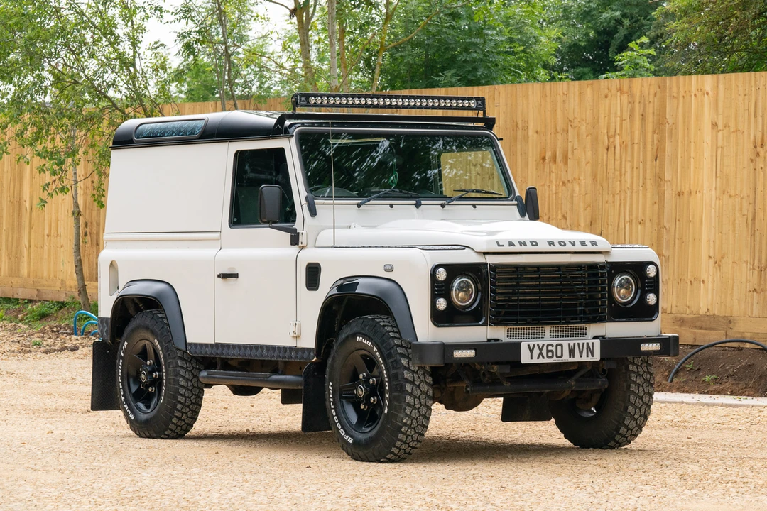 2010 Land Rover Defender 90 - Image 2 of 31