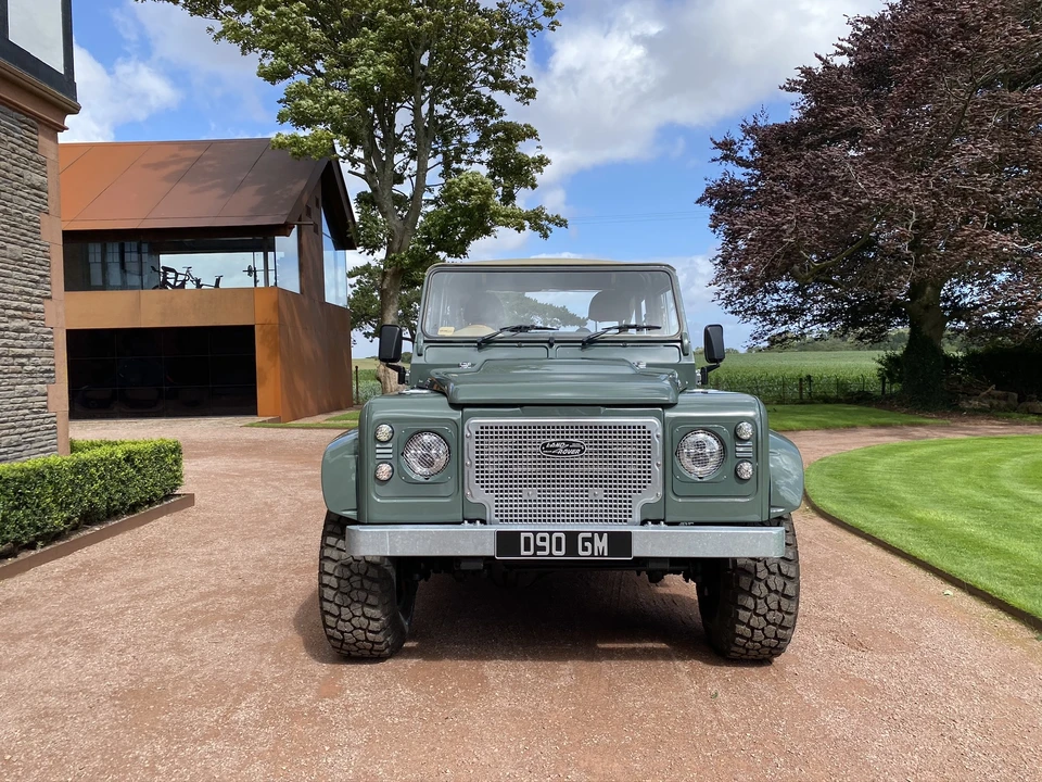 2010 Land Rover Defender 90 - Image 8 of 31