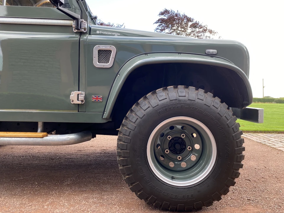 2010 Land Rover Defender 90 - Image 23 of 31