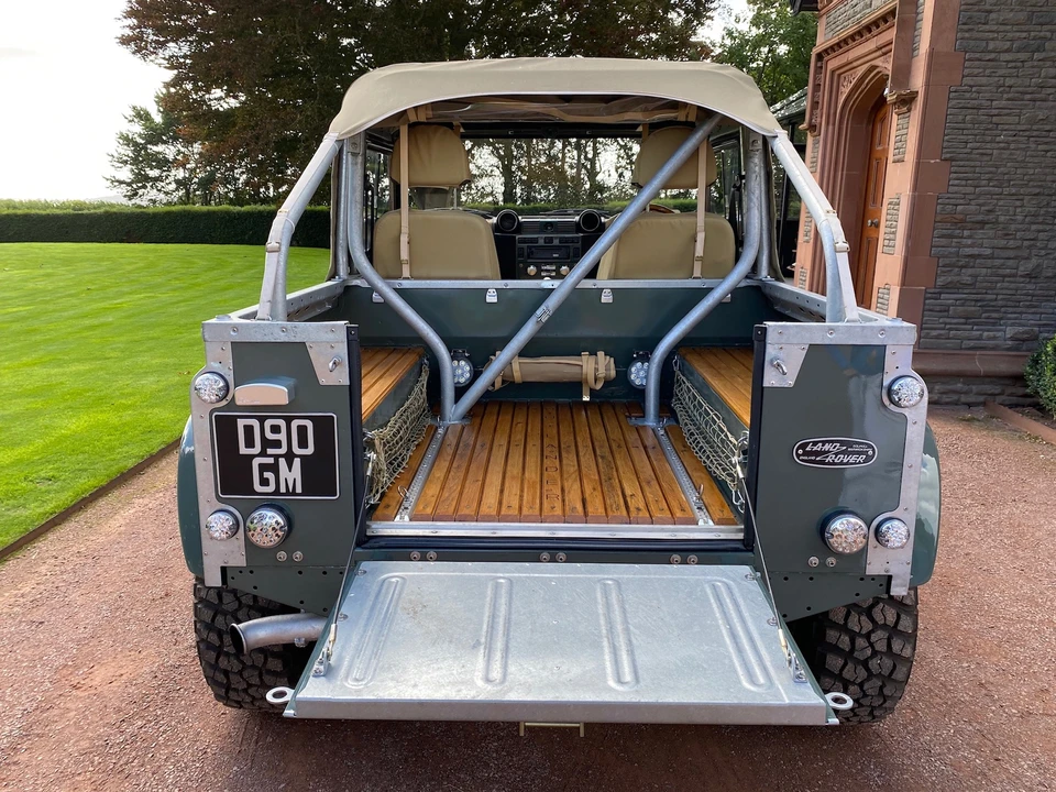 2010 Land Rover Defender 90 - Image 13 of 31