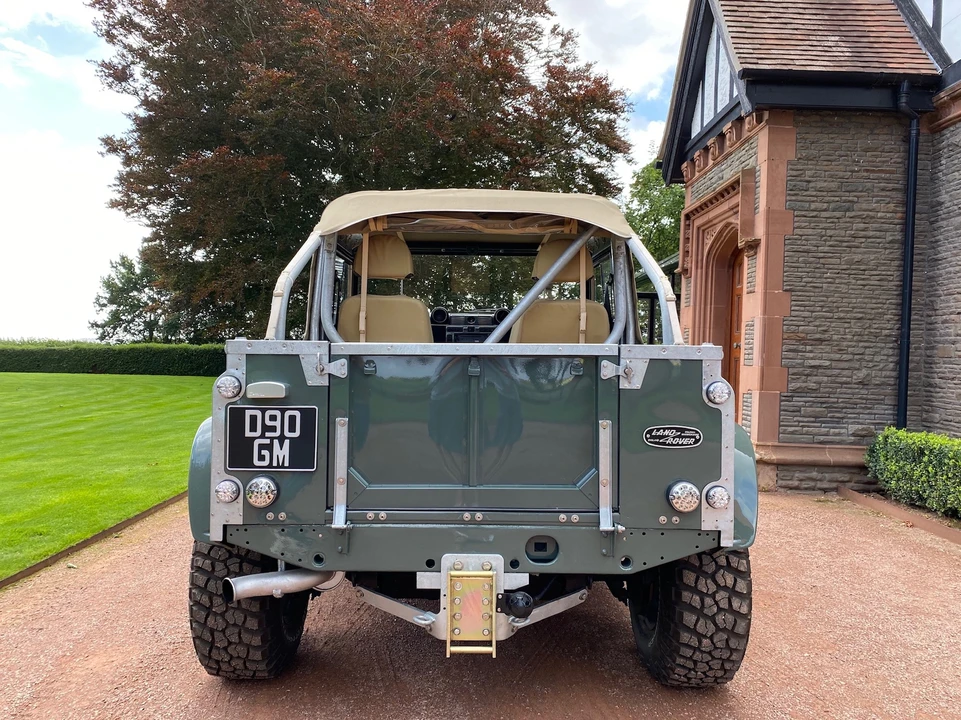 2010 Land Rover Defender 90 - Image 12 of 31
