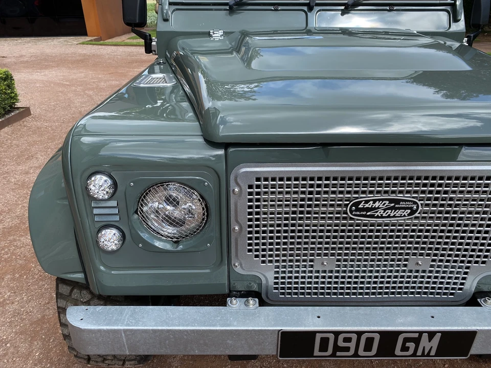 2010 Land Rover Defender 90 - Image 17 of 31