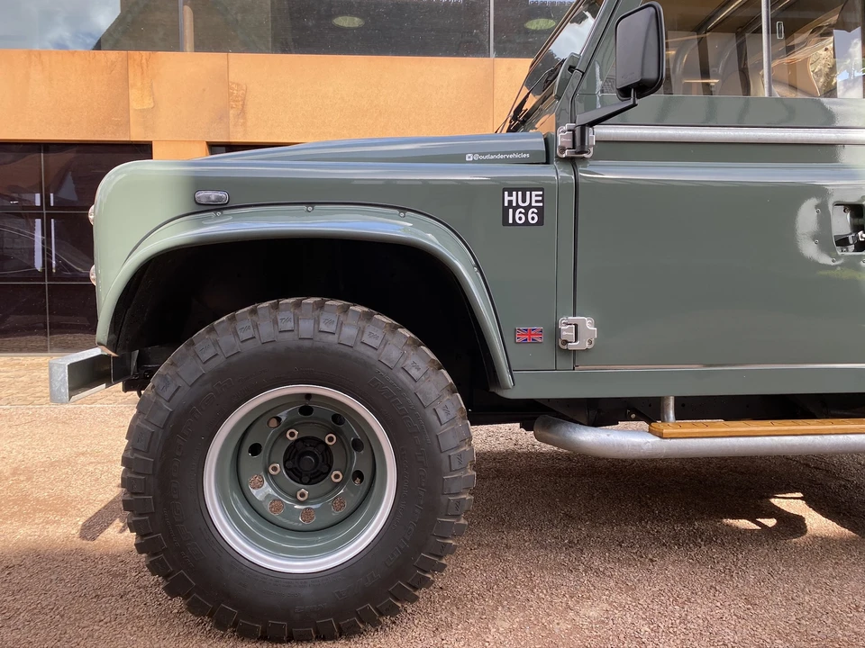 2010 Land Rover Defender 90 - Image 22 of 31