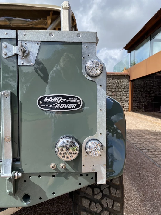 2010 Land Rover Defender 90 - Image 19 of 31