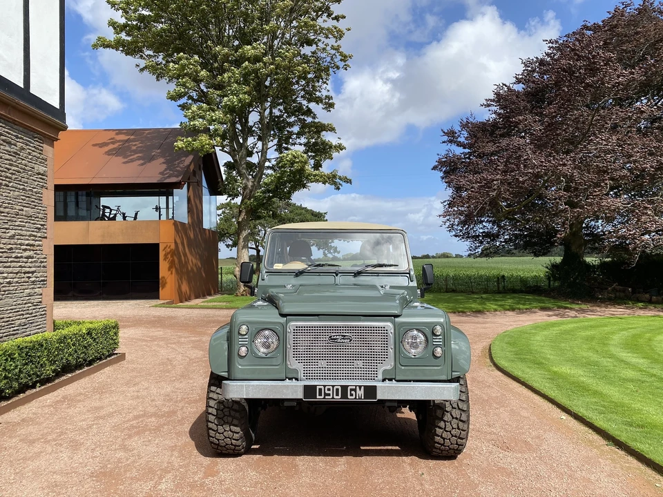 2010 Land Rover Defender 90 - Image 9 of 31