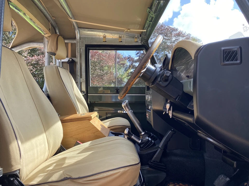 2010 Land Rover Defender 90 - Image 29 of 31