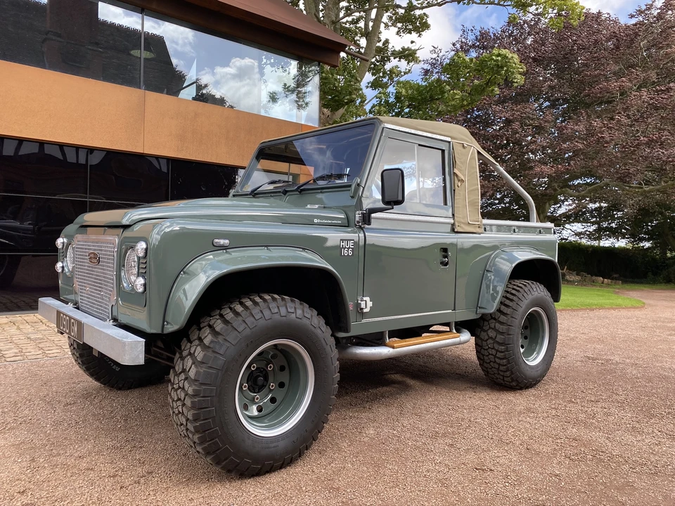 2010 Land Rover Defender 90 - Image 3 of 31
