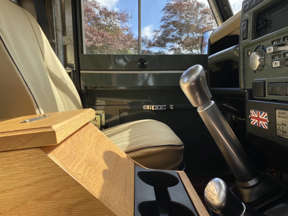2010 Land Rover Defender 90 - Image 28 of 31