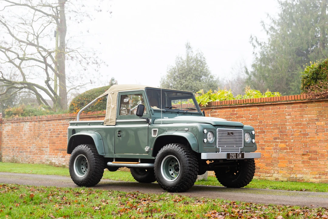2010 Land Rover Defender 90 - Image 3 of 31