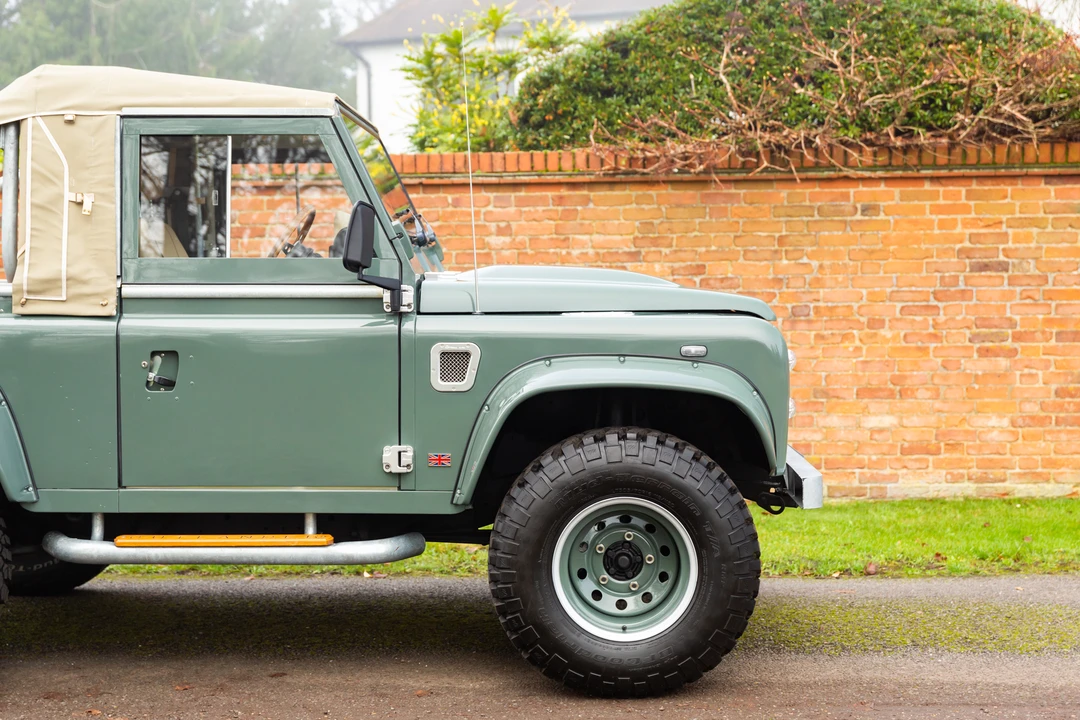 2010 Land Rover Defender 90 - Image 26 of 31