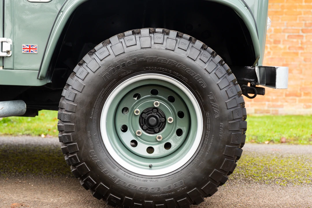 2010 Land Rover Defender 90 - Image 27 of 31