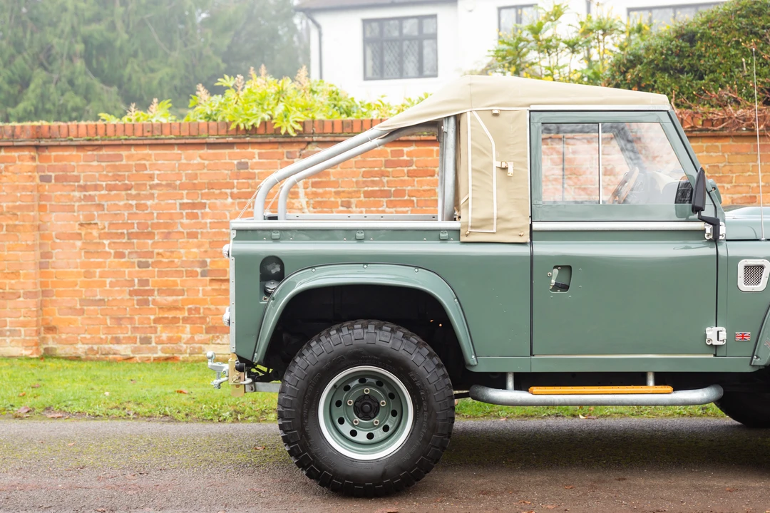 2010 Land Rover Defender 90 - Image 30 of 31