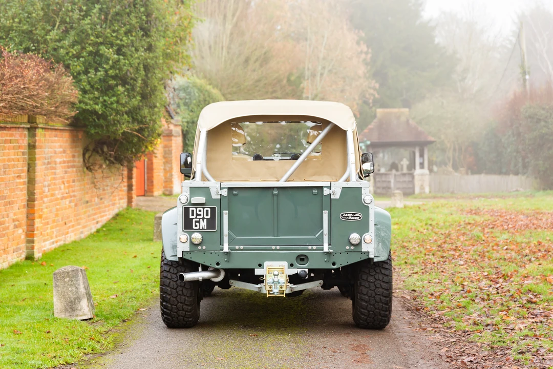 2010 Land Rover Defender 90 - Image 8 of 31
