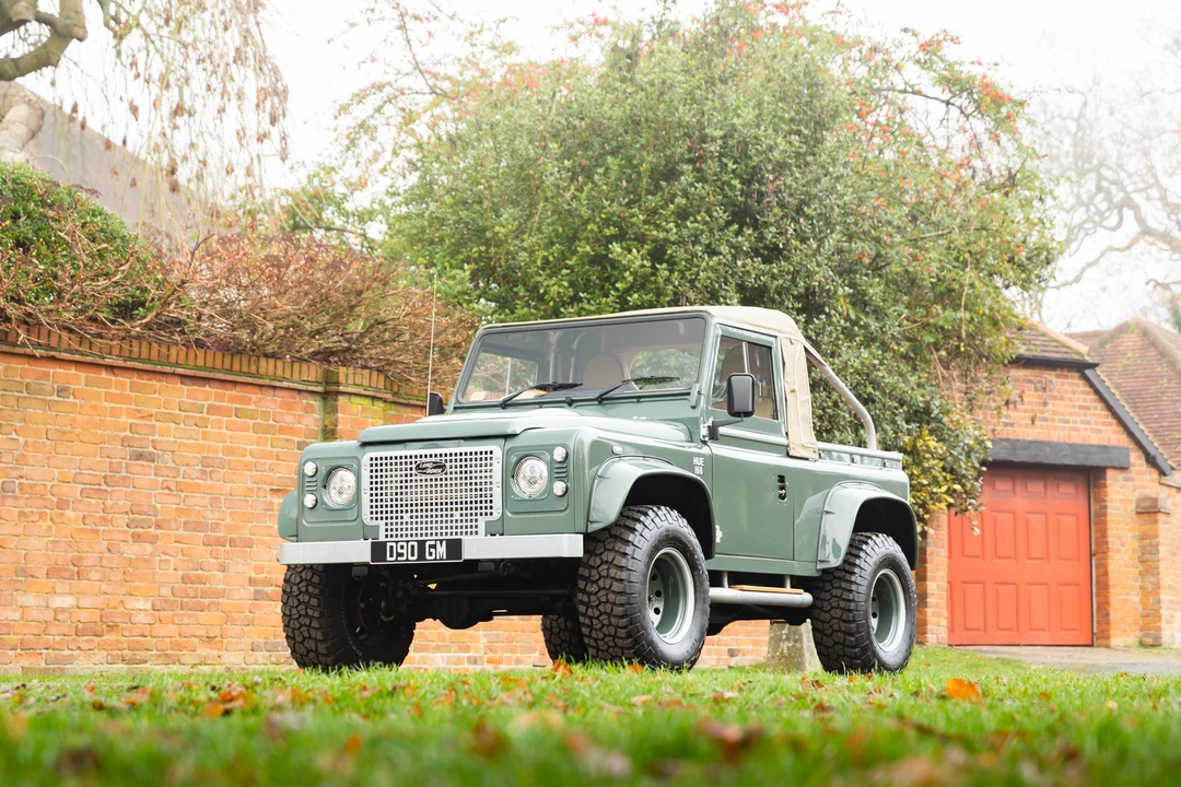 2010 Land Rover Defender 90 - Image 10 of 31