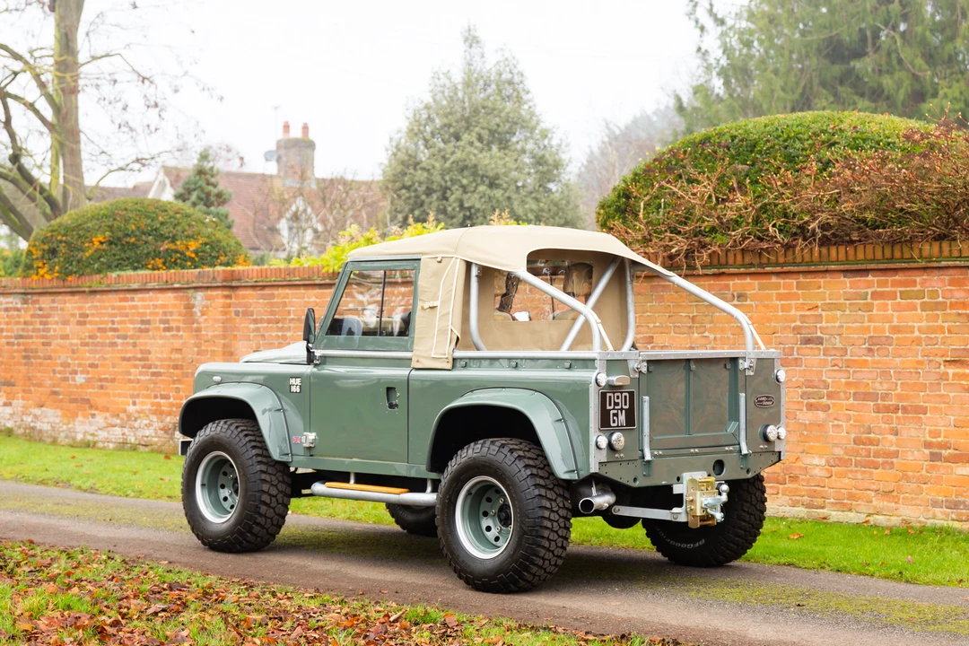 2010 Land Rover Defender 90 - Image 15 of 31