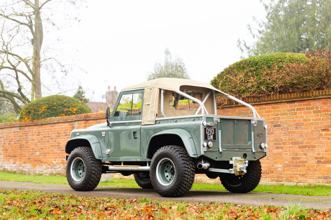 2010 Land Rover Defender 90 - Image 16 of 31