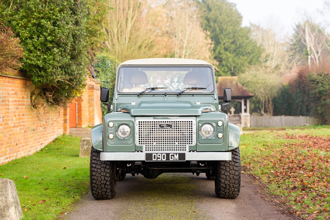 2010 Land Rover Defender 90 - Image 18 of 31