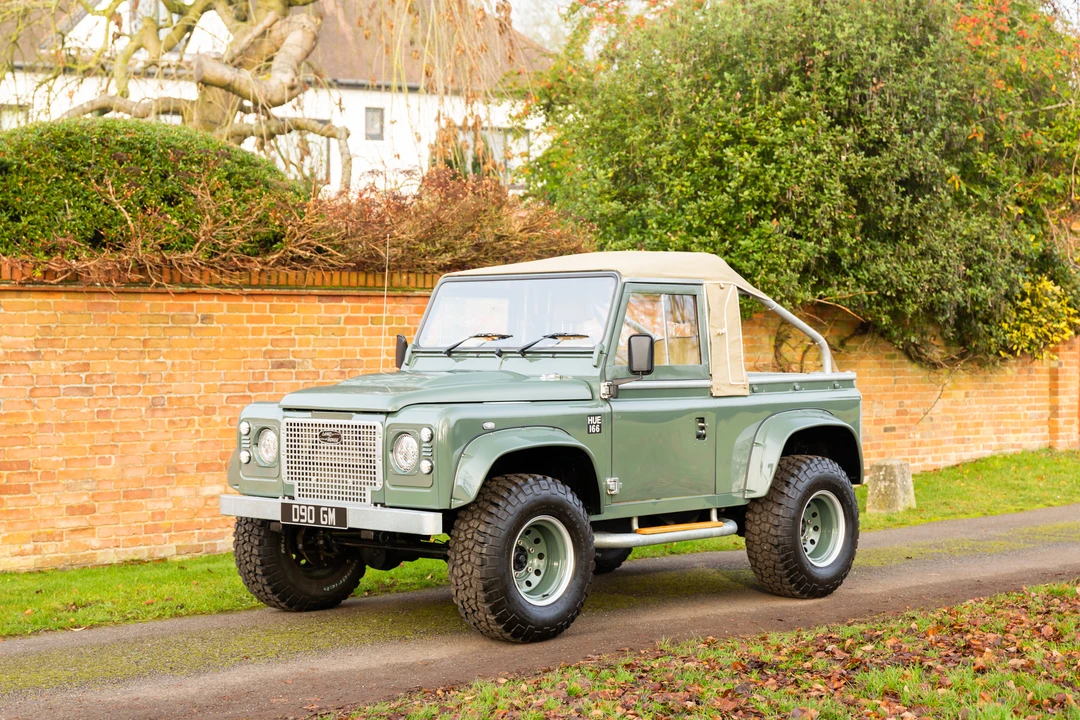 2010 Land Rover Defender 90 - Image 19 of 31