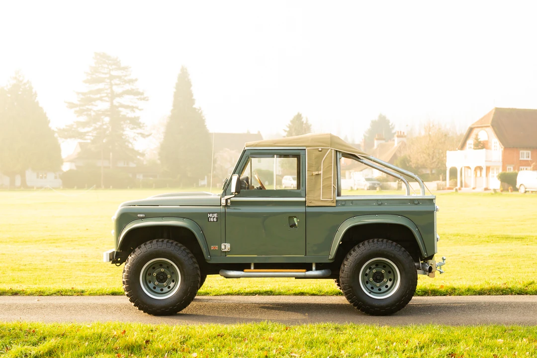 2010 Land Rover Defender 90 - Image 22 of 31