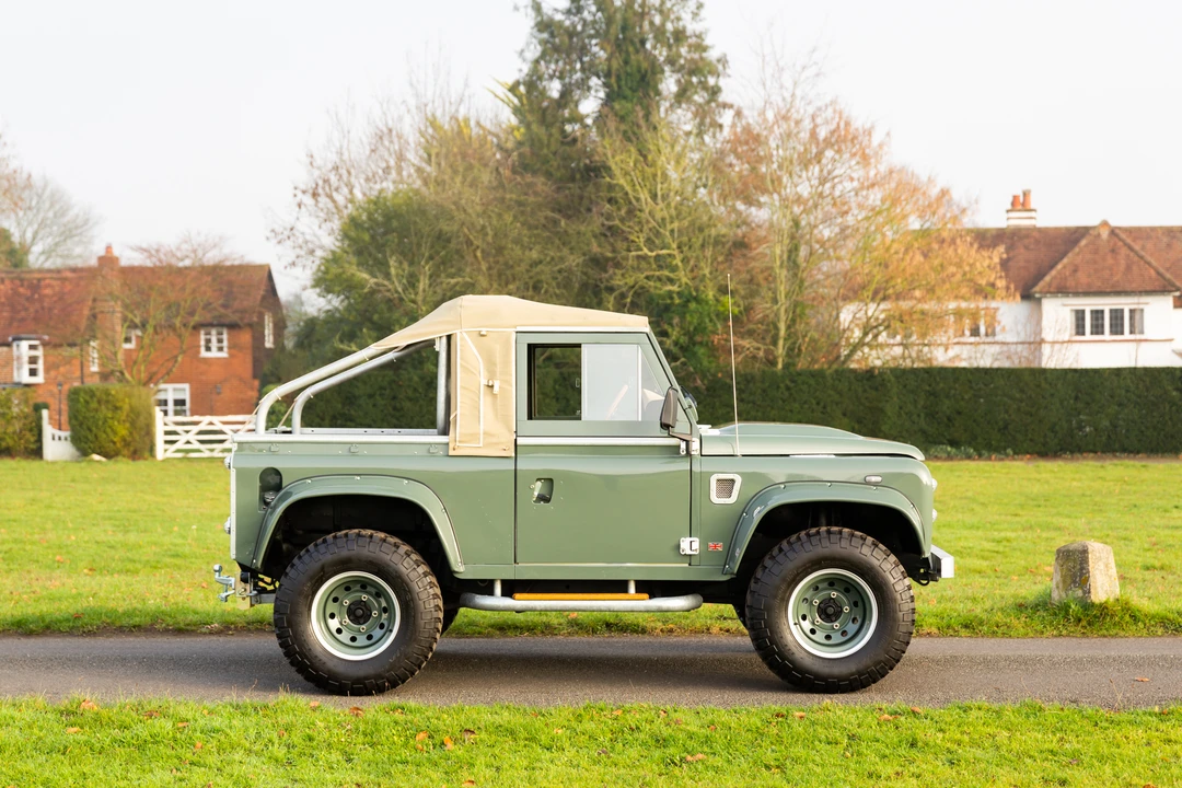 2010 Land Rover Defender 90 - Image 23 of 31
