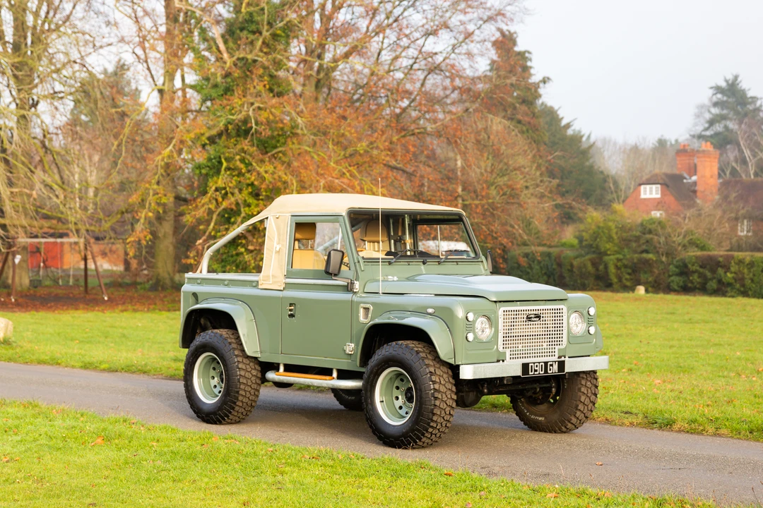 2010 Land Rover Defender 90 - Image 25 of 31