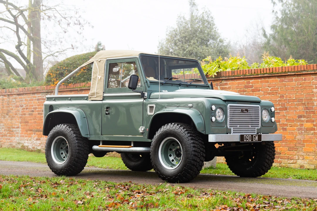 2010 Land Rover Defender 90 - Image 2 of 31
