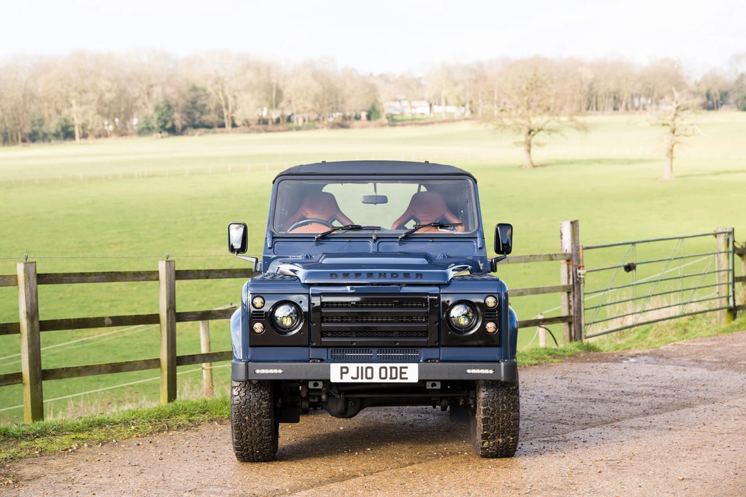 2010 Land Rover Defender 90 - Image 3 of 31