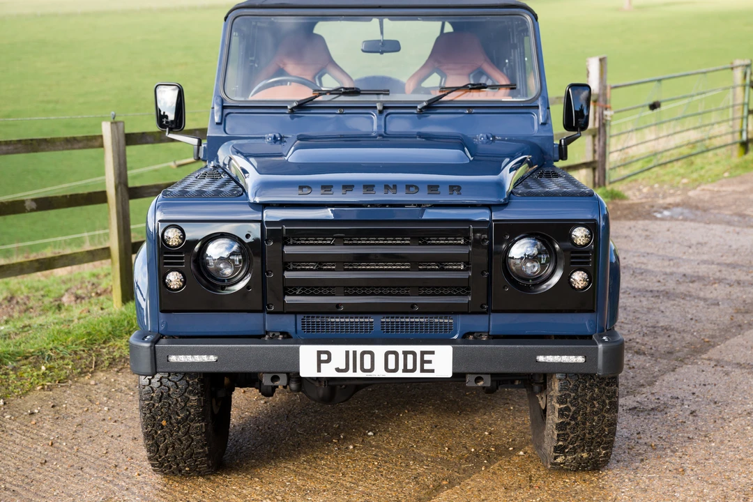 2010 Land Rover Defender 90 - Image 4 of 31