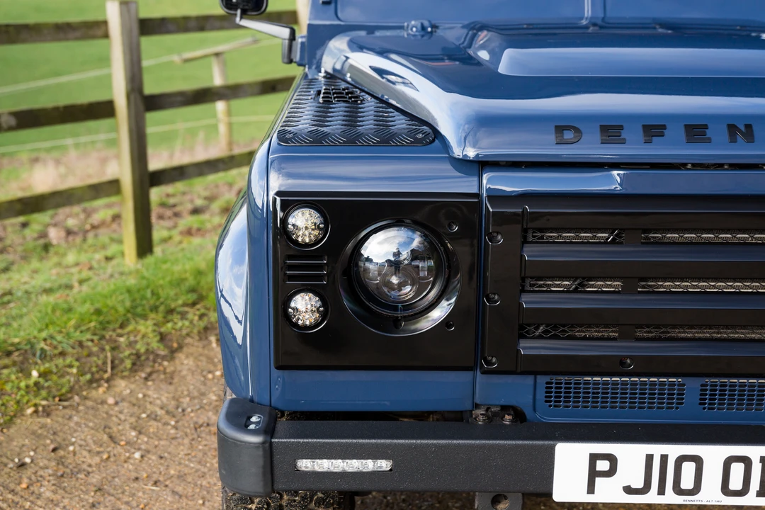 2010 Land Rover Defender 90 - Image 5 of 31