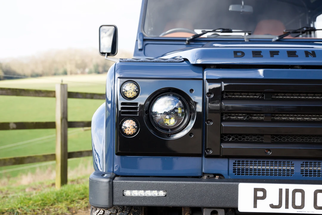 2010 Land Rover Defender 90 - Image 6 of 31
