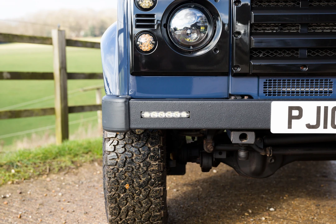 2010 Land Rover Defender 90 - Image 7 of 31